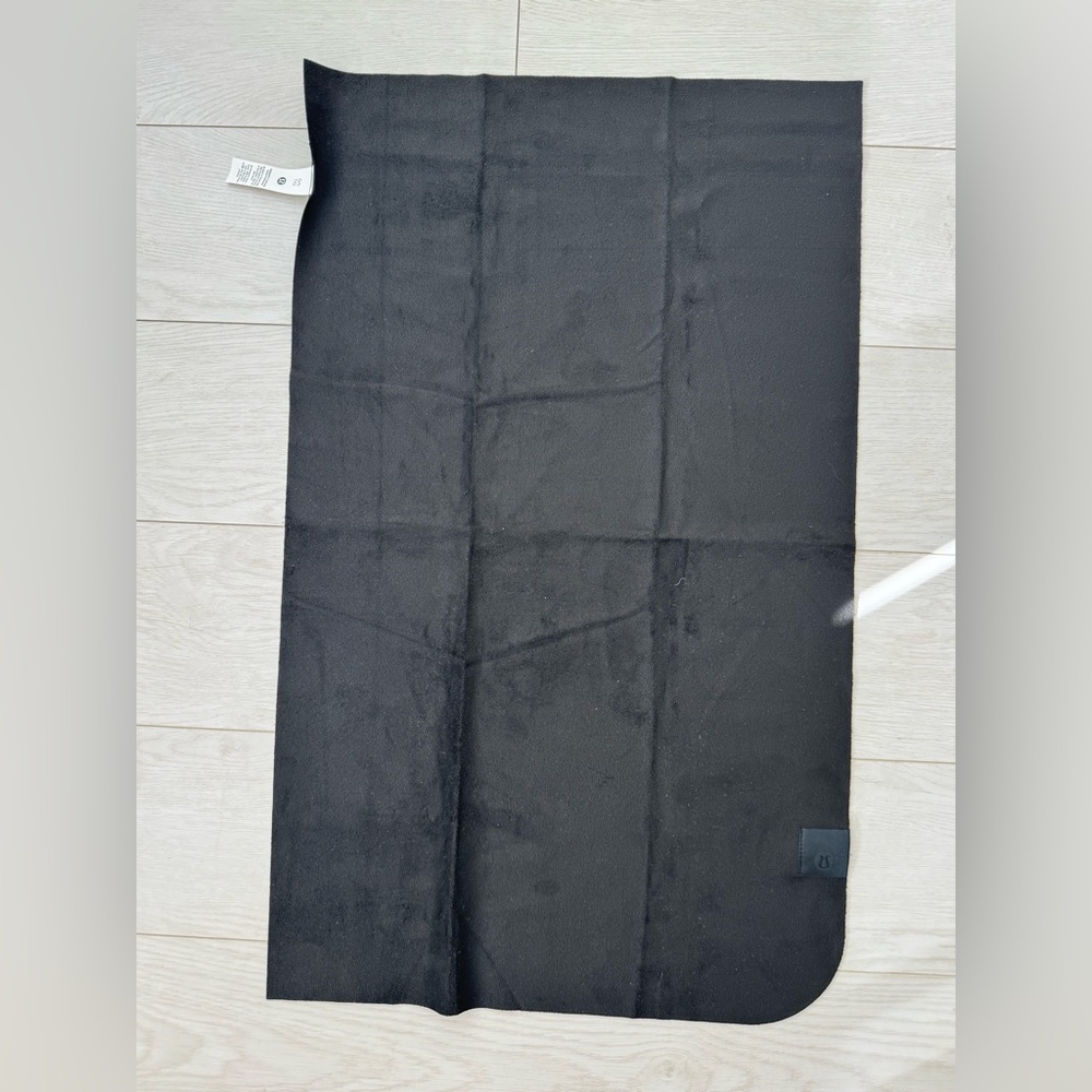 Lululemon Small Black Yoga Towel NEW